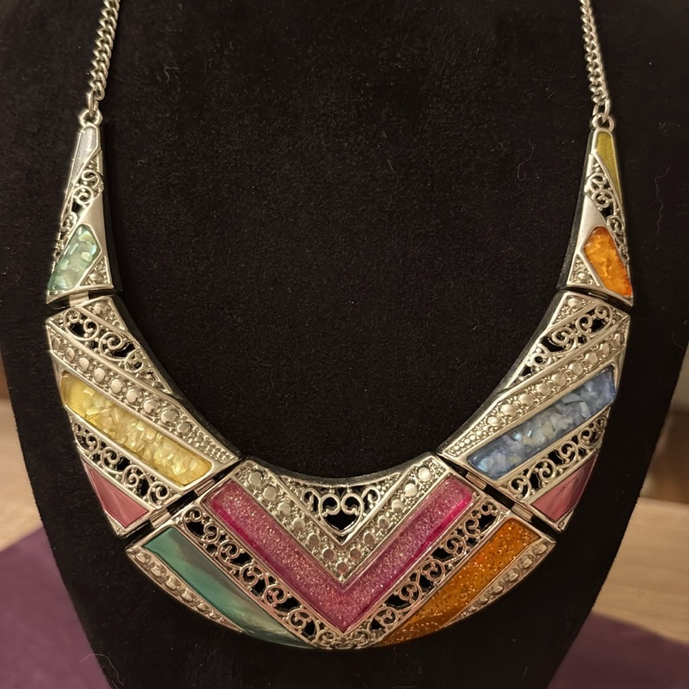 Retro Lucite articulated necklace in silver tone